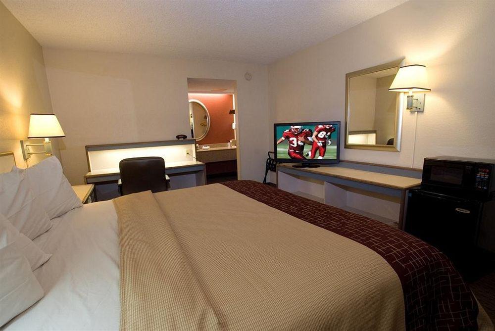 Rodeway Inn Tampa near Busch Gardens-USF Zimmer foto