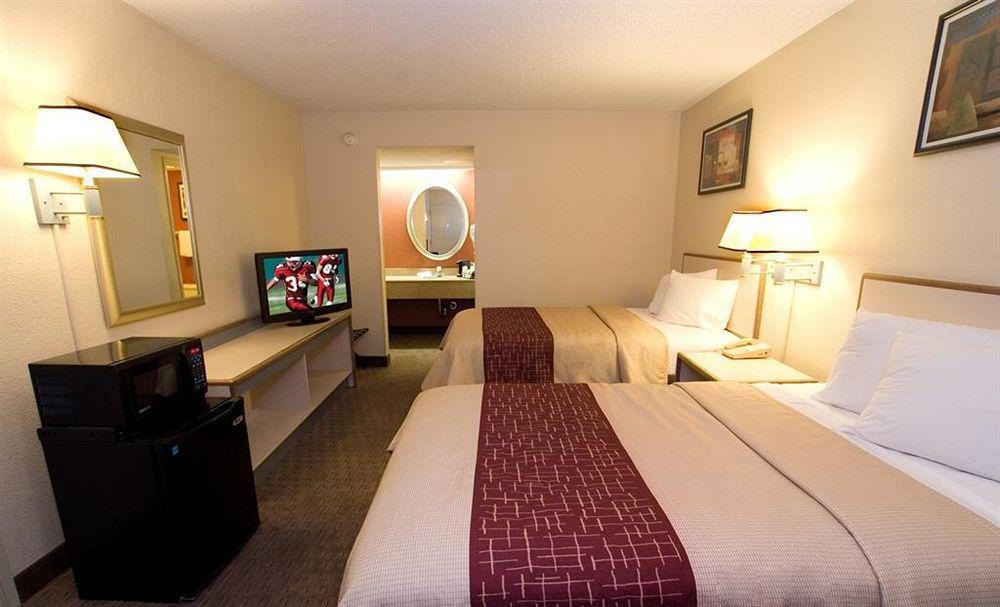 Rodeway Inn Tampa near Busch Gardens-USF Zimmer foto
